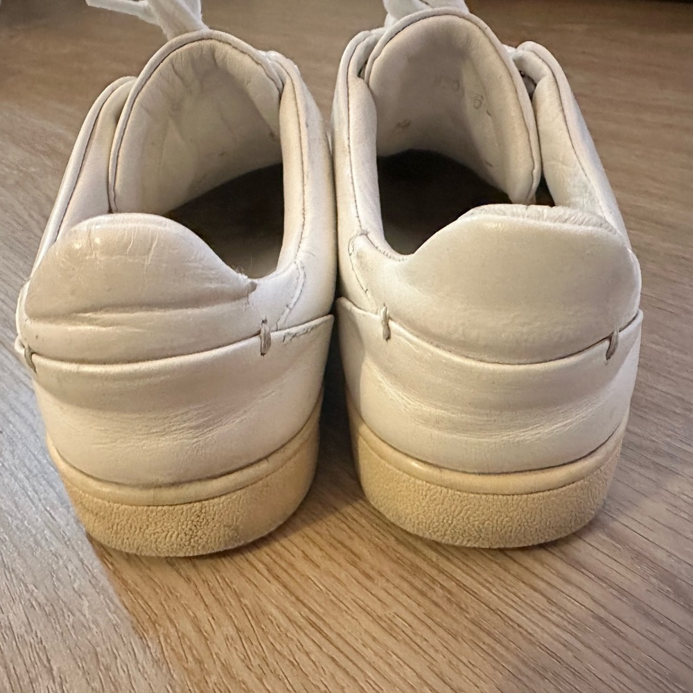 Classic White Sneakers LV - Picture 3 of 7